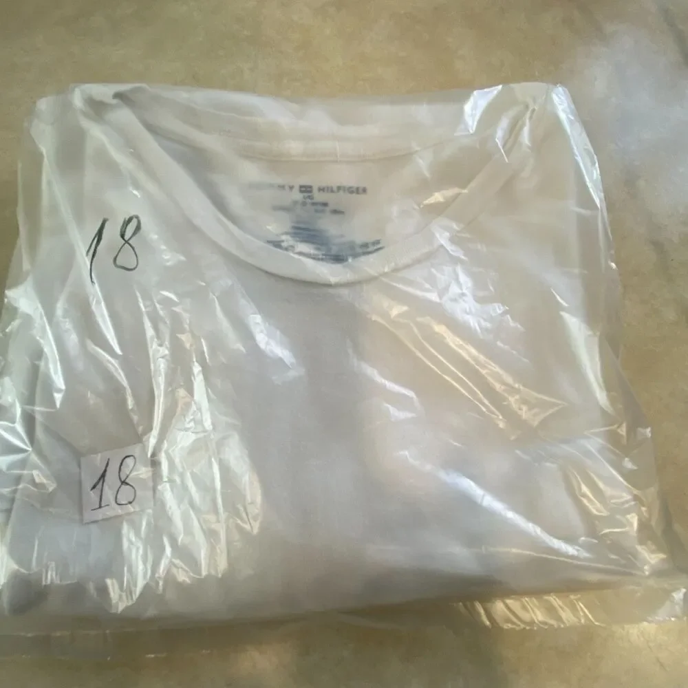 Tommy Hilfiger Mens Large White Short Sleeve Crew Neck T-Shirt Flag Logo